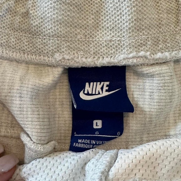 Men’s Nike Shorts - Picture 2 of 4